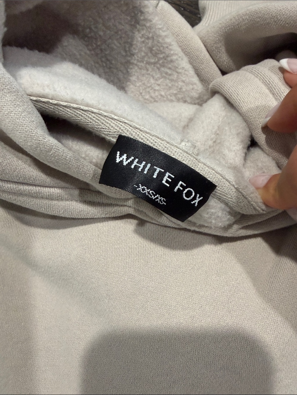 White Fox Boutique Cream Vol.3 Sweatshirt & Joggers Set notice 2 stains - Picture 2 of 10